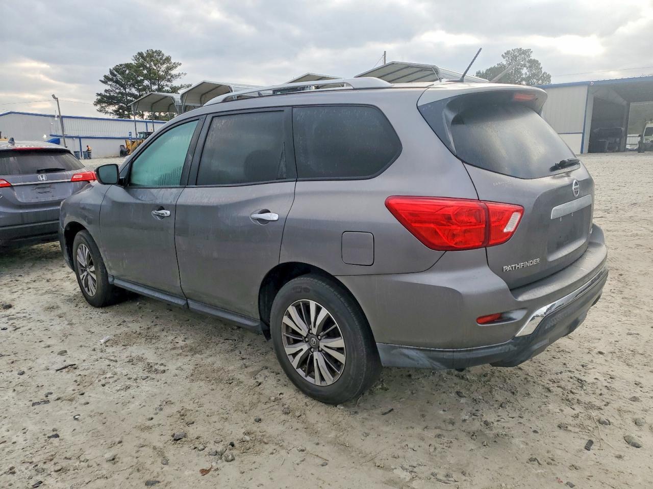 2017 Nissan Pathfinder s