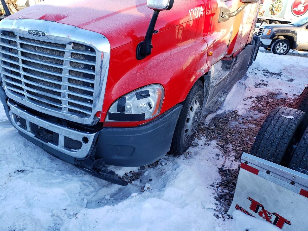 2015 Freightliner Cascadia Semi Truck