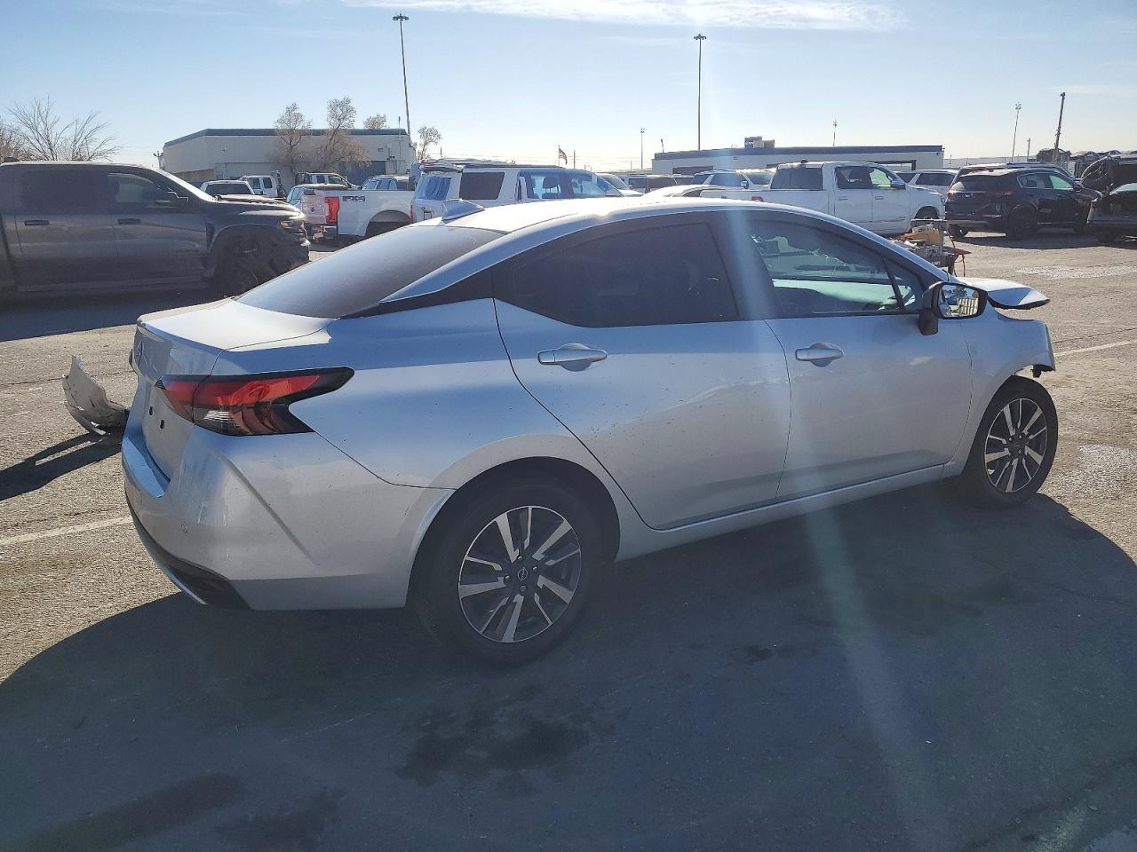 2025 Nissan Versa sv