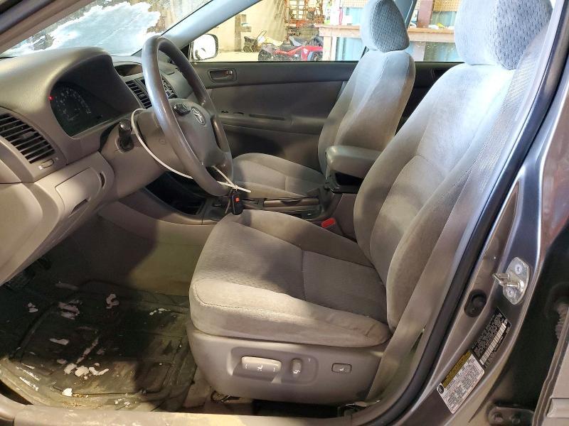 2004 Toyota Camry le