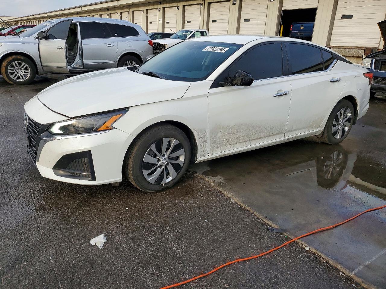 2023 Niss Altima