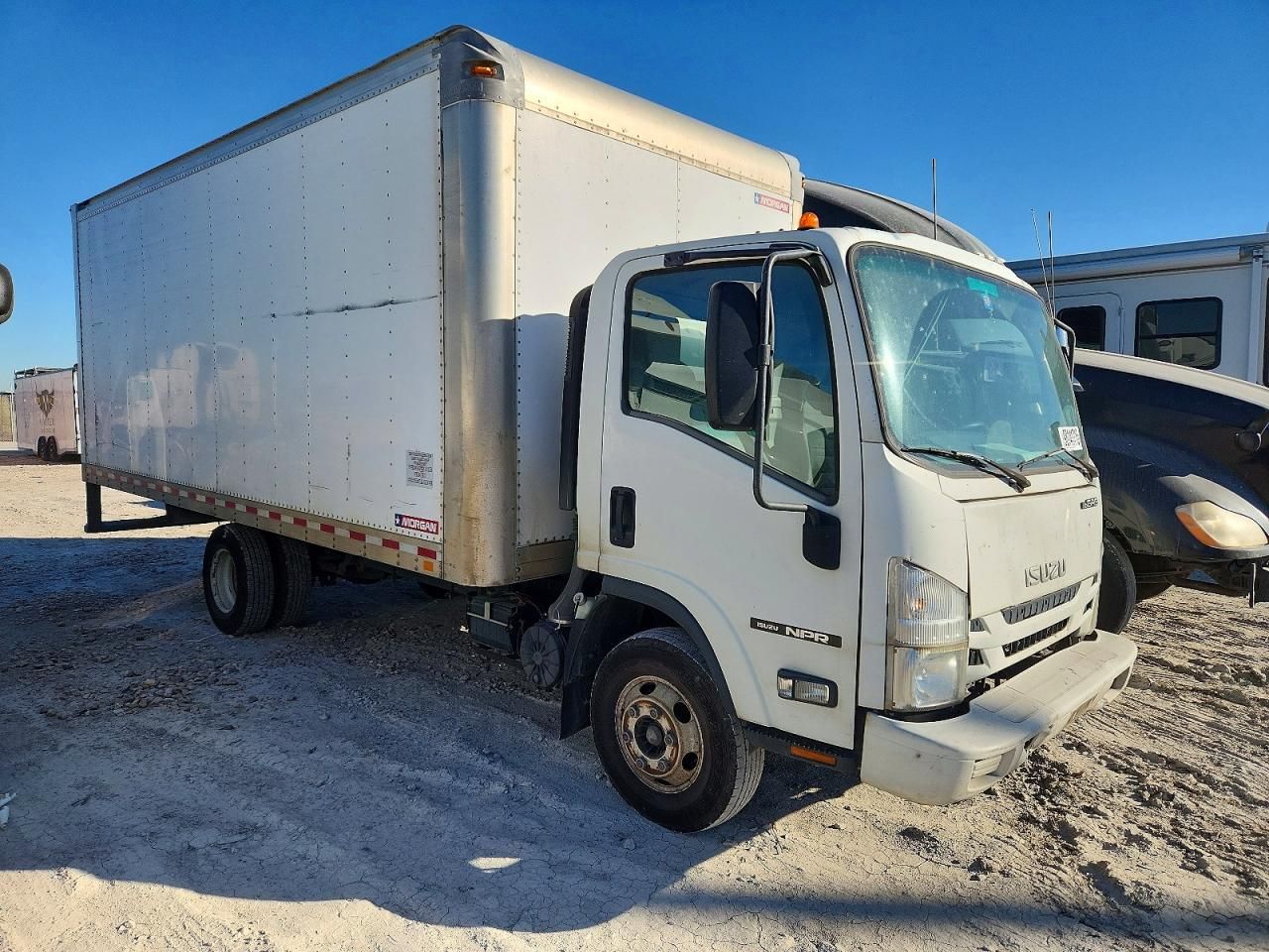 2016 Isuzu Npr box Truck