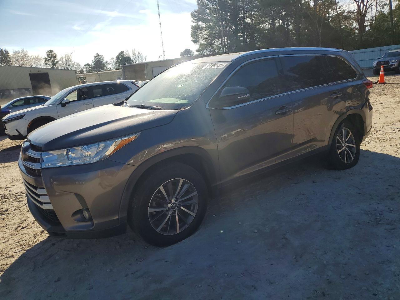 2019 Toyota Highlander se