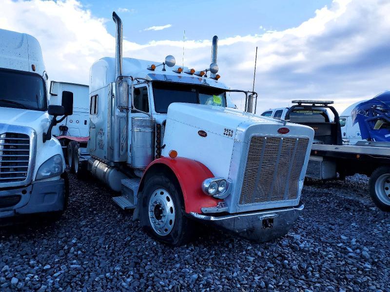 2005 Peterbilt 379 Semi Truck