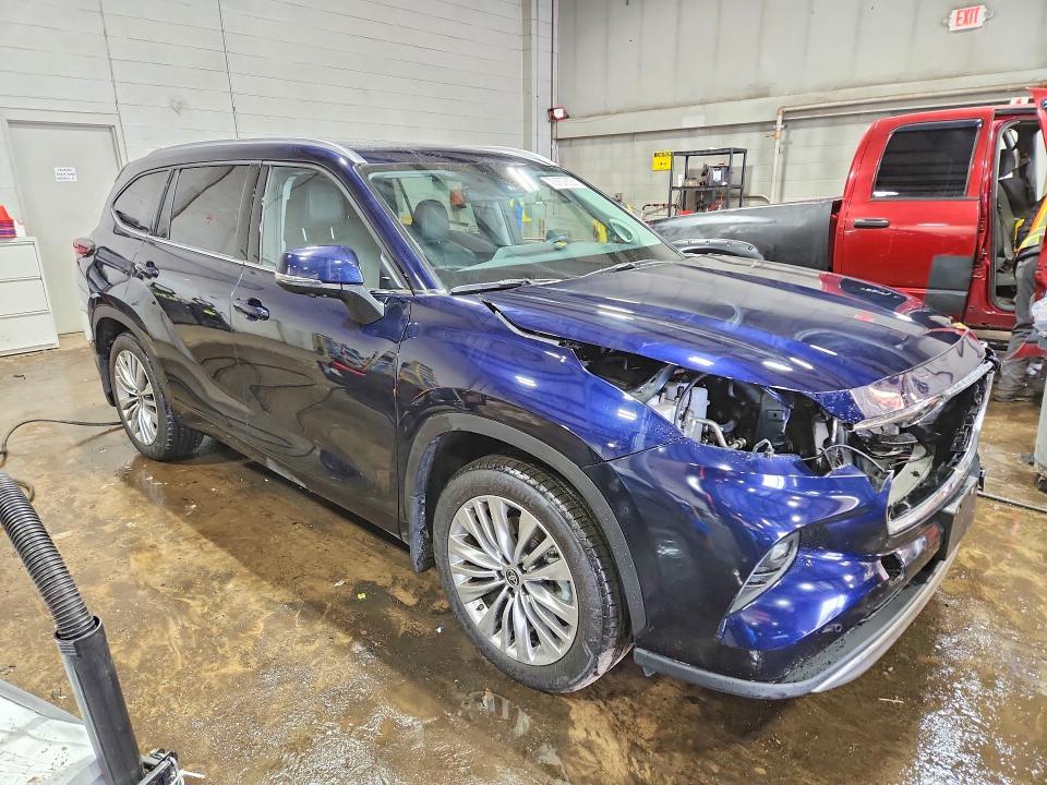 2025 Toyota Highlander Platinum