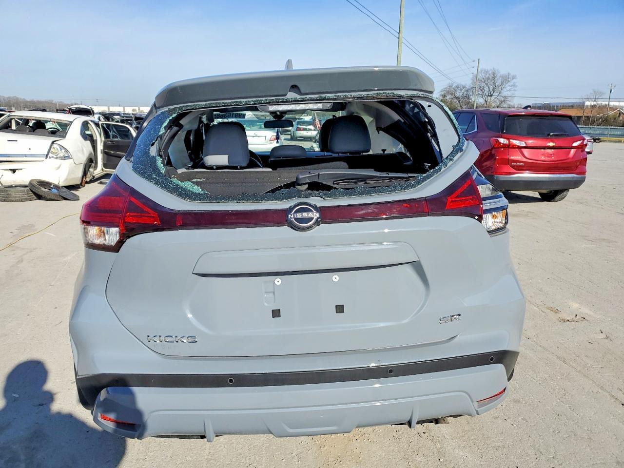 2024 Nissan Kicks sr