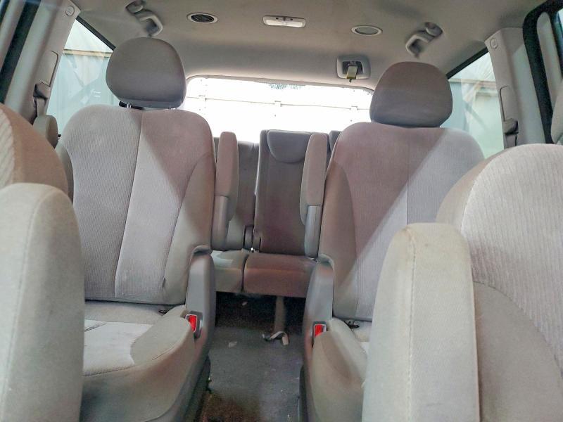 2014 KIA Sedona lx