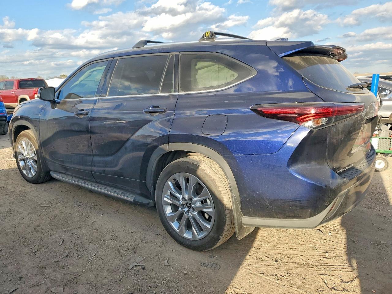 2025 Toyota Highlander le