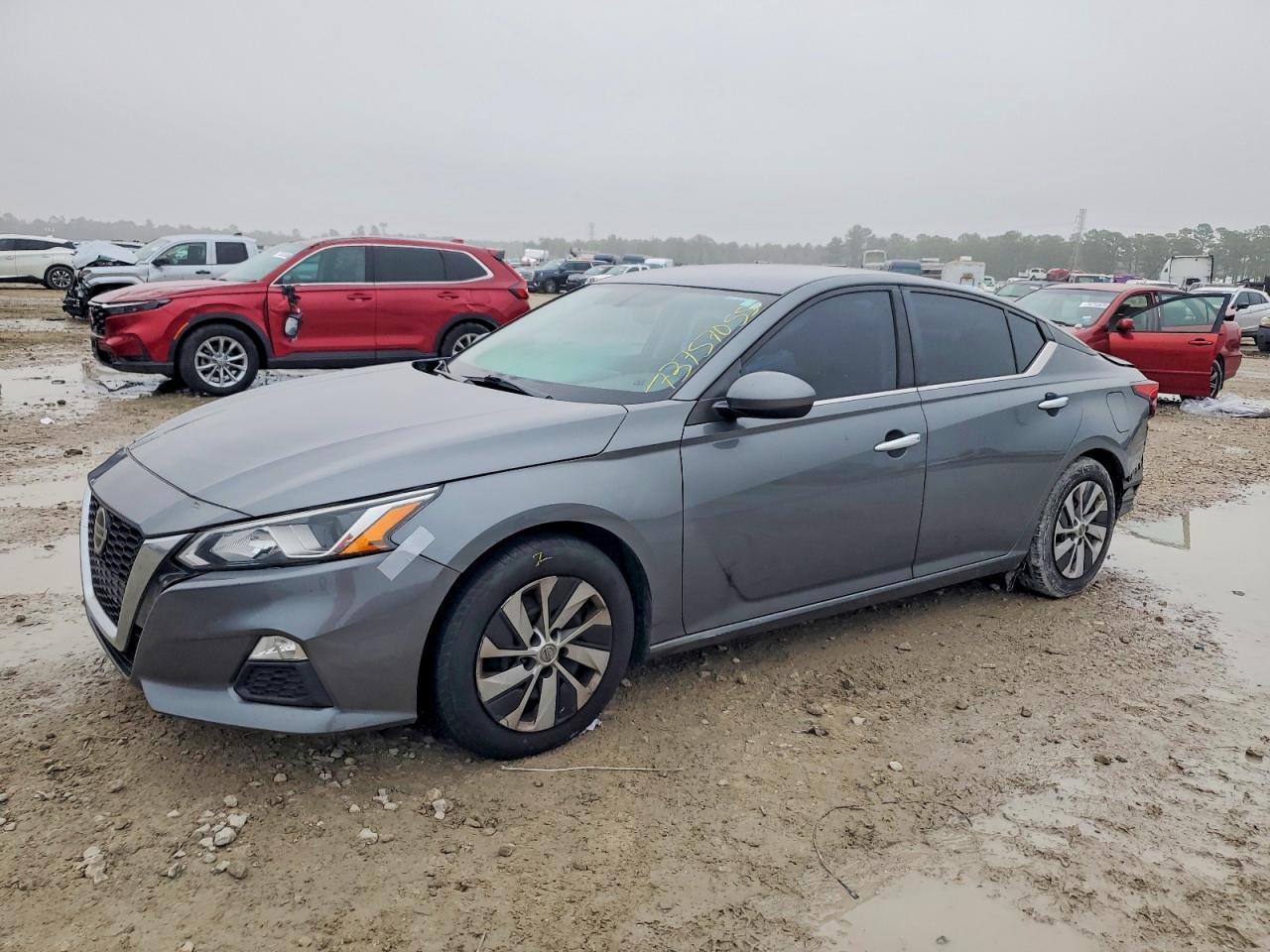 2020 Niss Altima