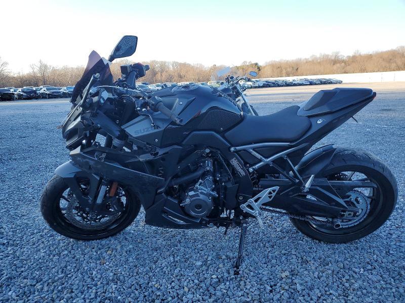 2025 Suzuki GSX800 F