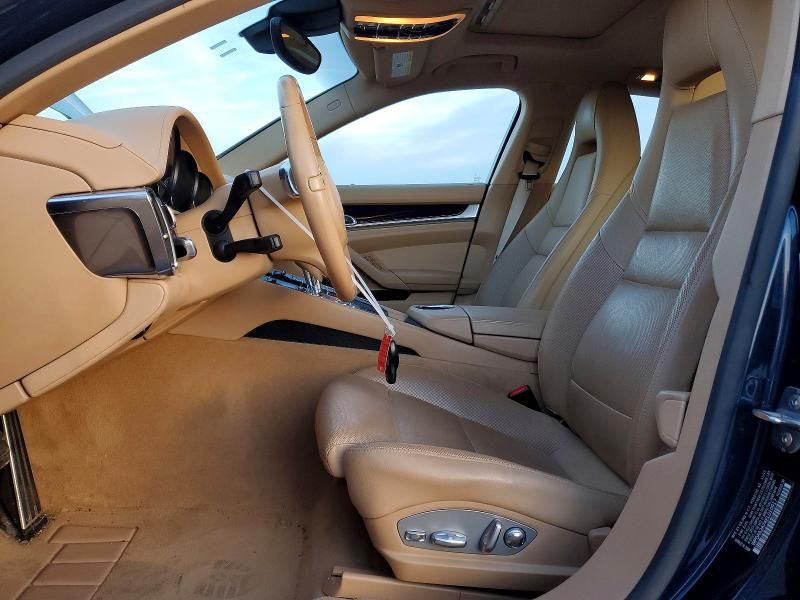 2014 Porsche Panamera 2