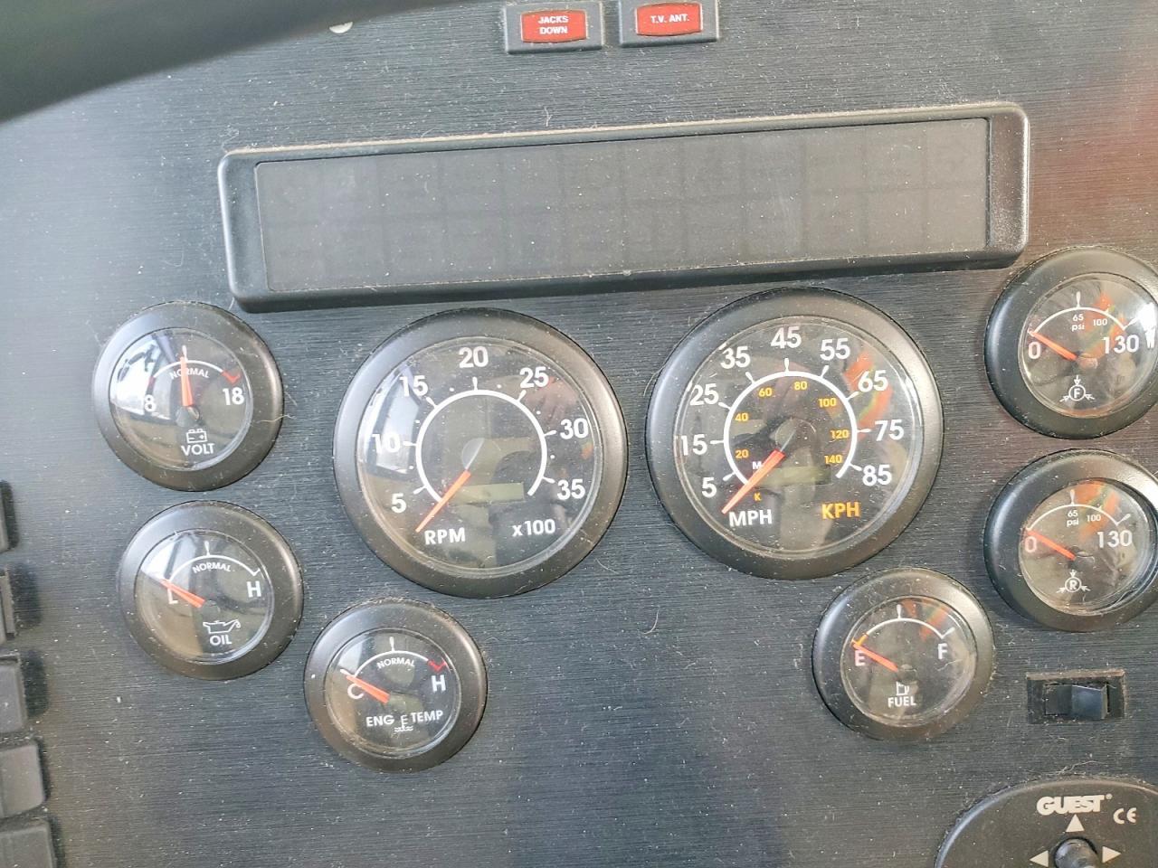 1999 Freightliner XC Chassis RV