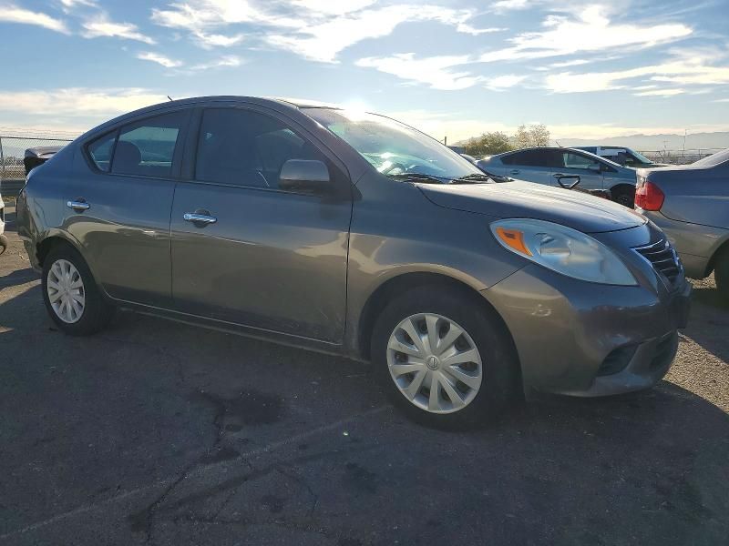 2013 Nissan Versa s