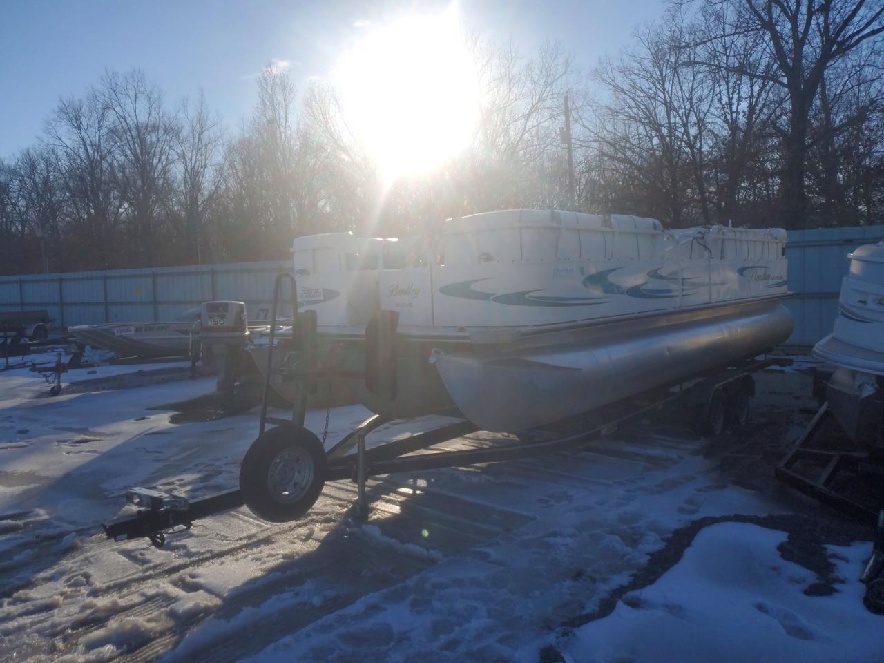 2006 Bently 243 Cruise Pontoon Boat