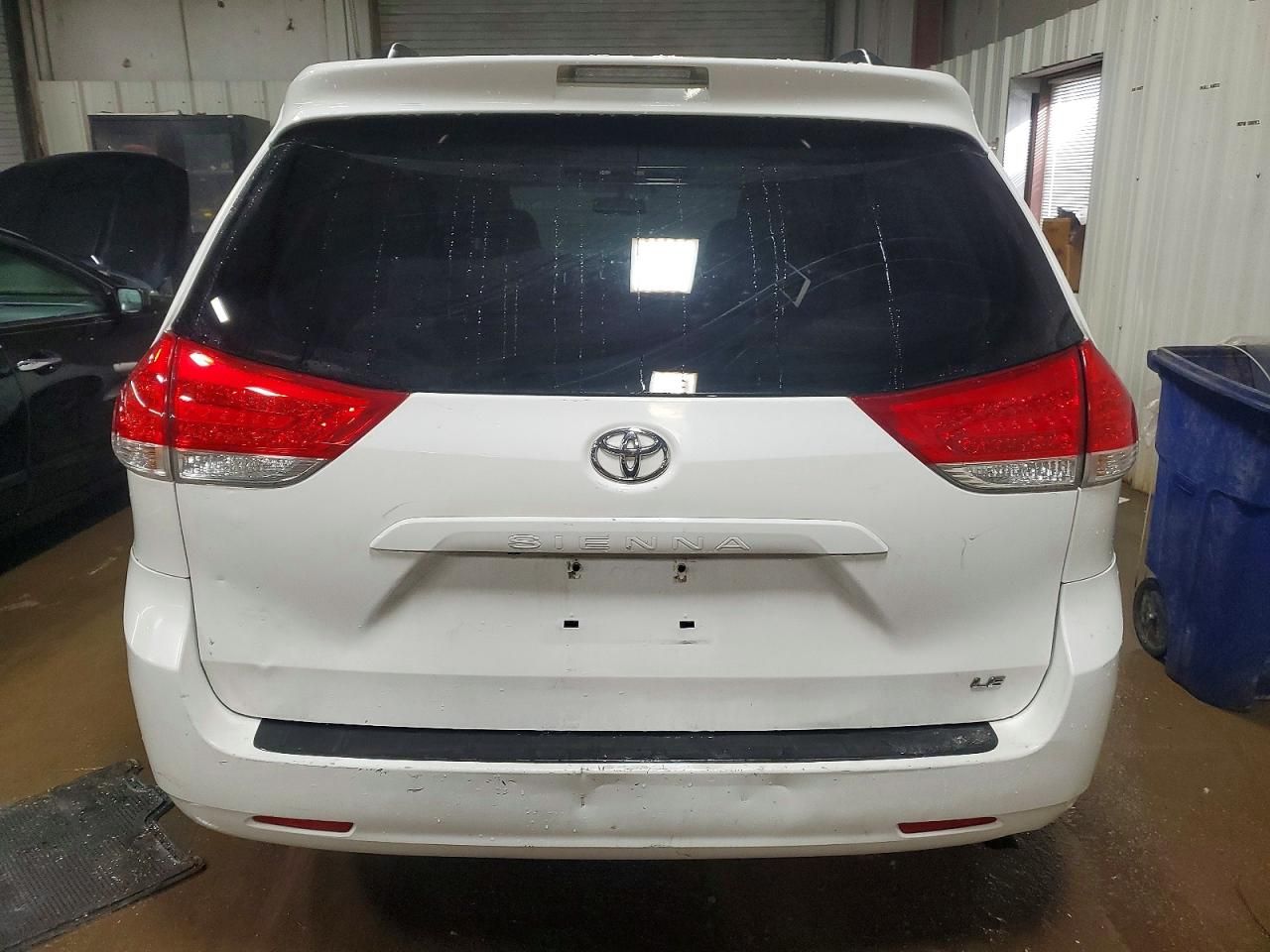 2011 Toyota Sienna le 8-passenger