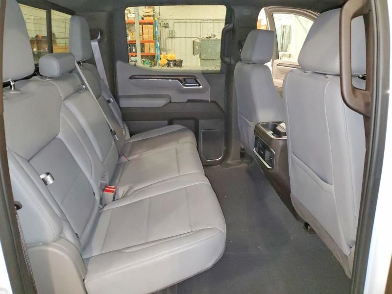 2025 GMC Sierra K1500 slt