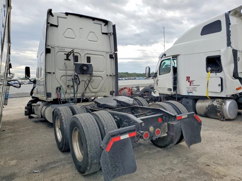 2014 Freightliner Cascadia 125 Semi Truck