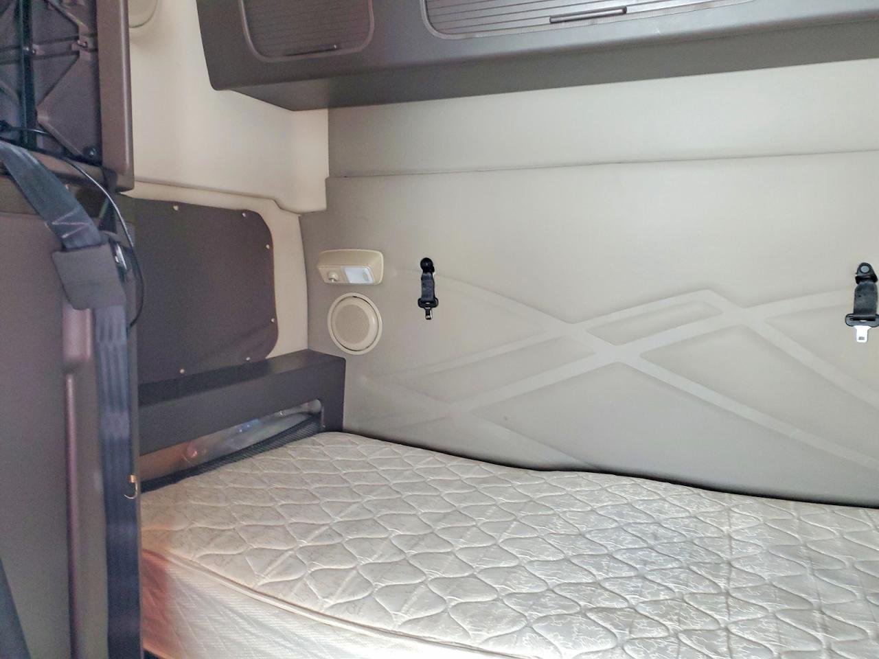 2016 Volvo VNL Semi Truck