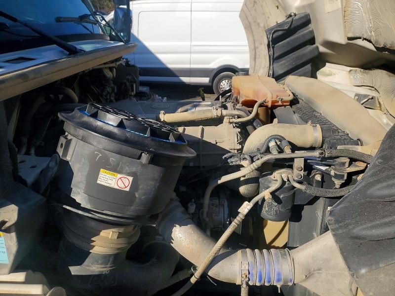 2017 Freightliner Business Class M2 Semi Truck