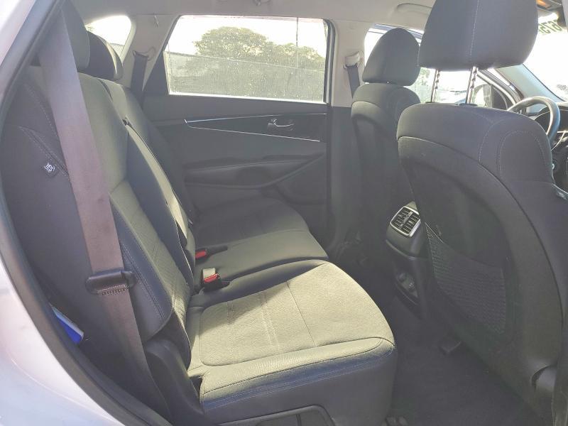 2020 KIA Sorento lx V6