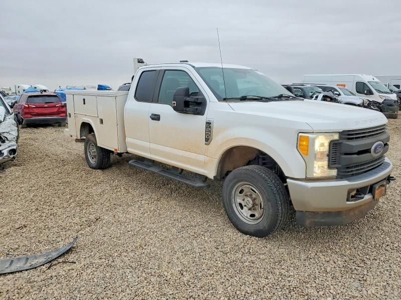 2017 Ford F250 Super Duty Utility / Service Truck