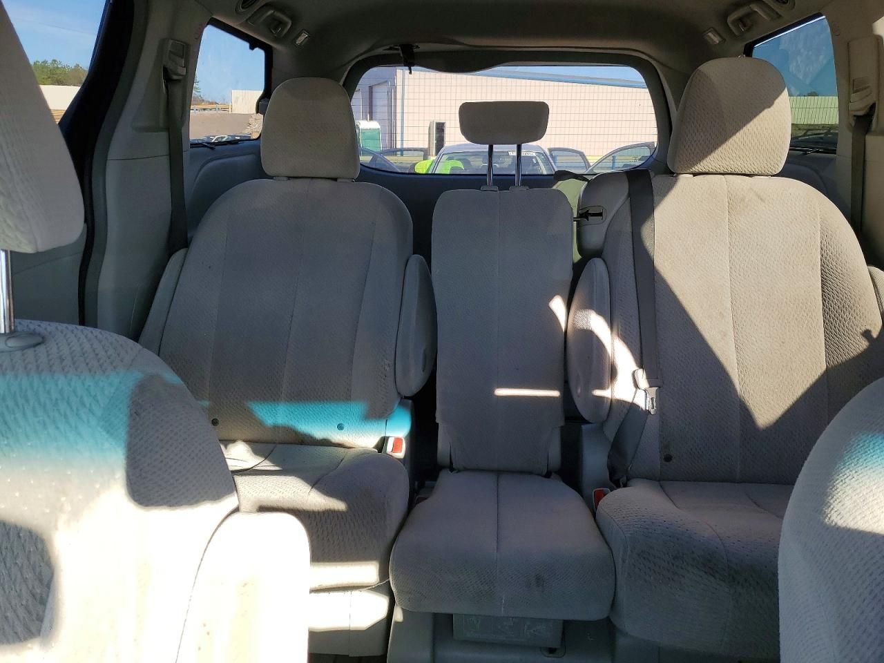 2013 Toyota Sienna le 8-passenger