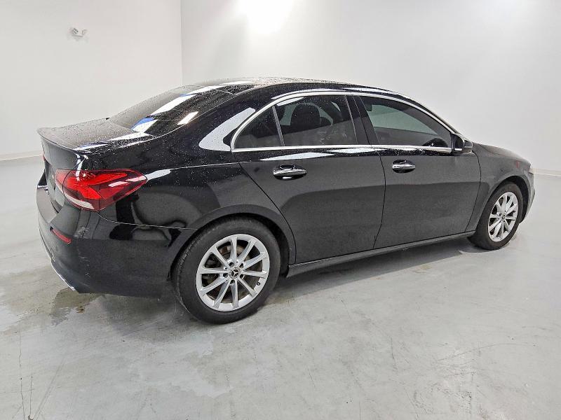 2019 Mercedes-Benz A 220