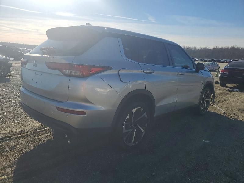 2022 Mitsubishi Outlander es