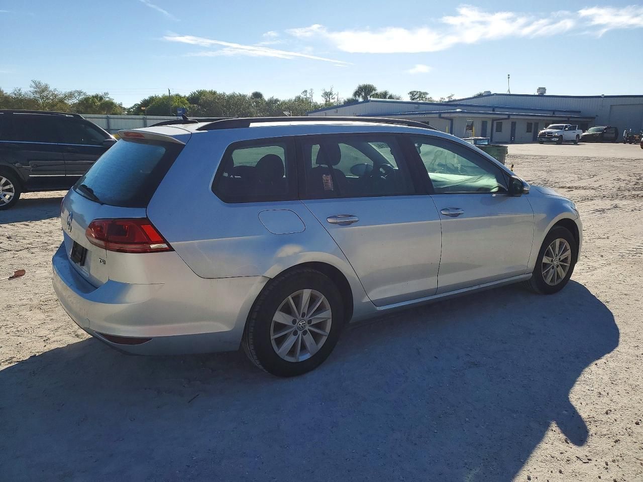 2016 Volkswagen Golf Sportwagen s