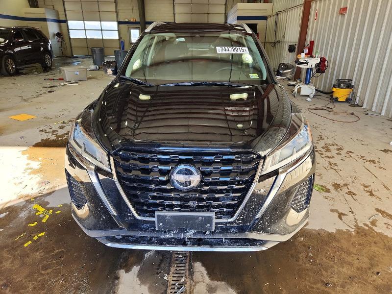 2022 Nissan Kicks sv