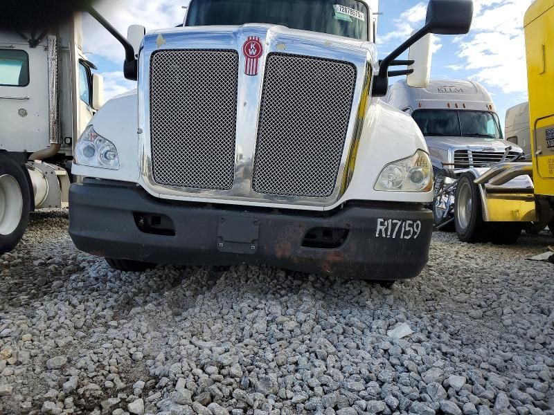 2016 Kenworth T680 Semi Truck