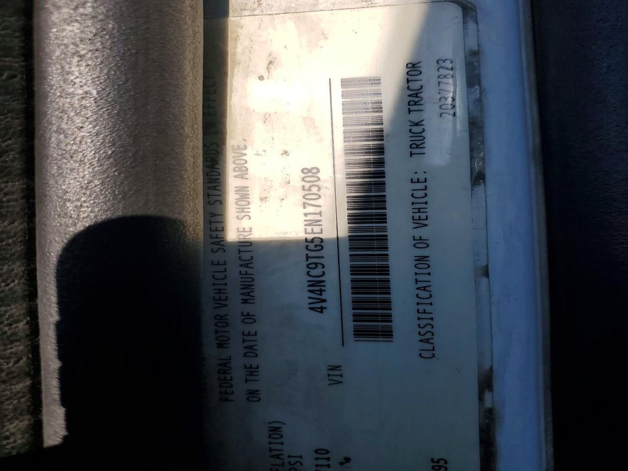 2014 Volvo VNL Semi Truck