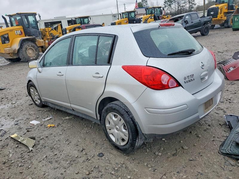 2010 Niss Versa s