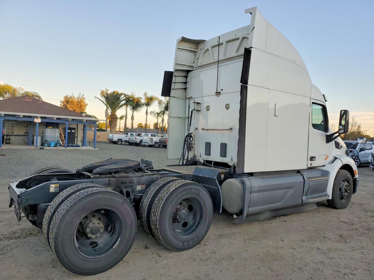 2018 Peterbilt 579 Semi Truck