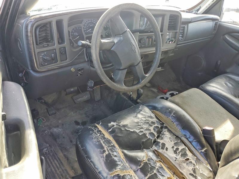 2005 Chevrolet Silverado Flatbed Truck