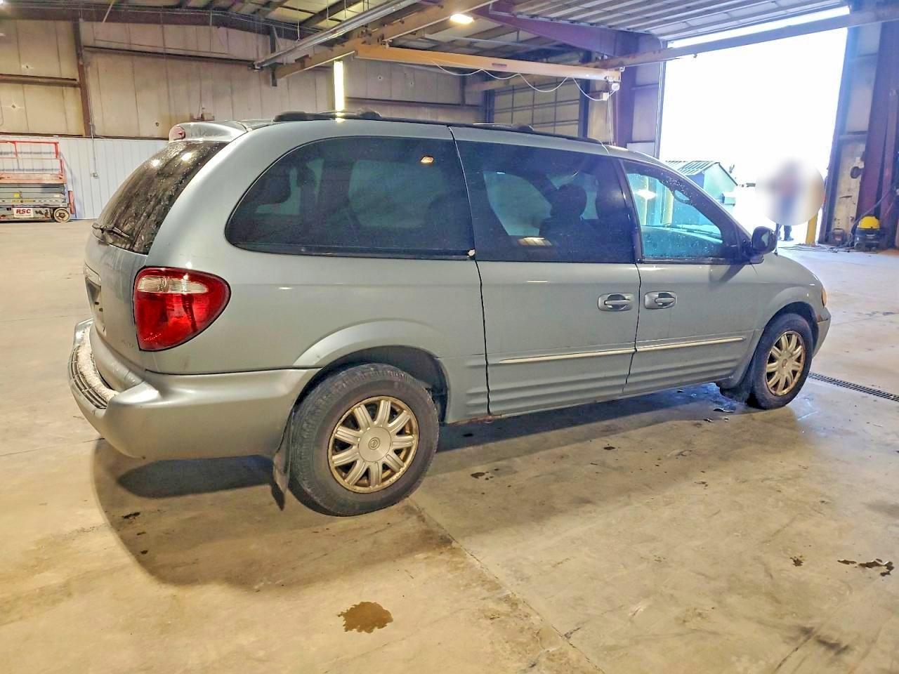 2004 Chrysler Town & Country Touring