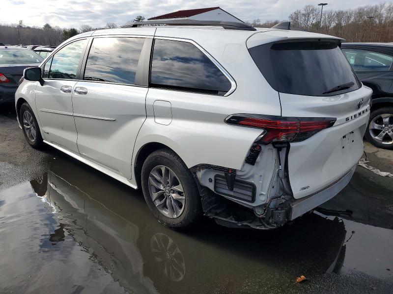 2021 Toyota Sienna xle