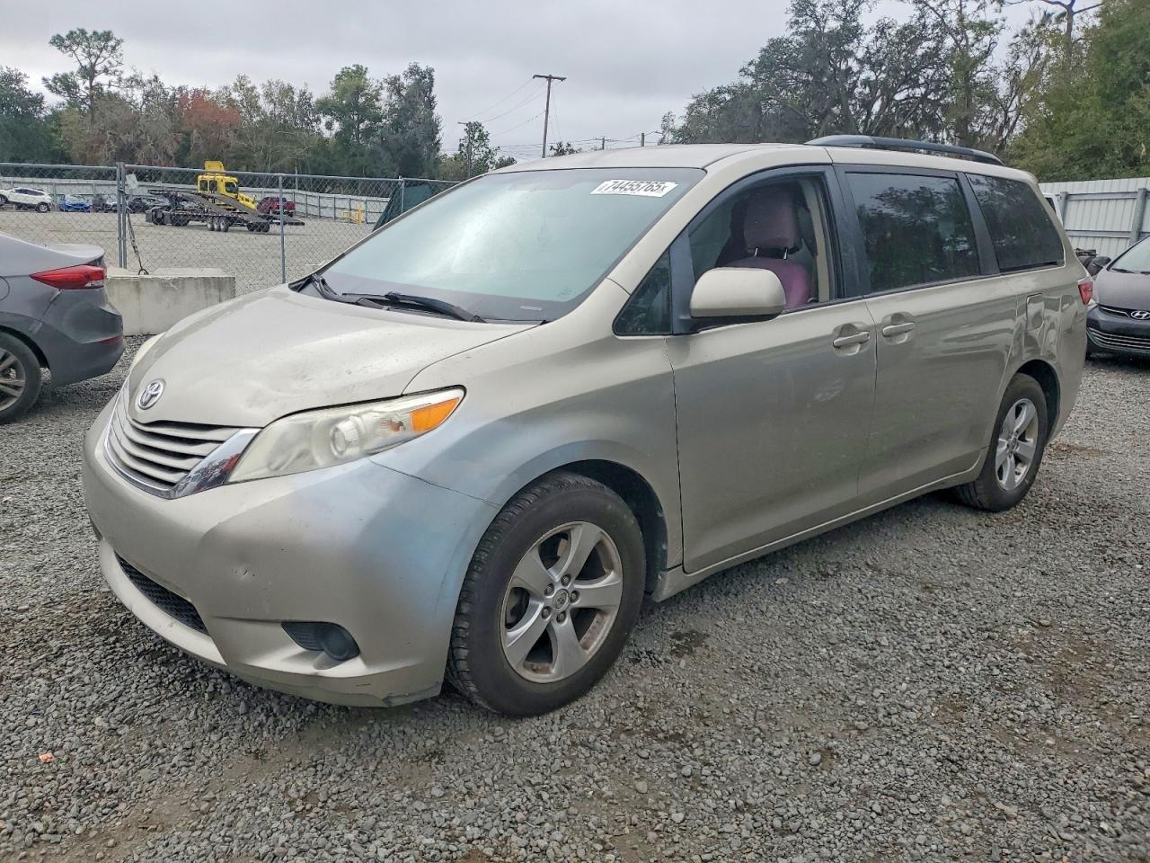 2017 Toyota Sienna le