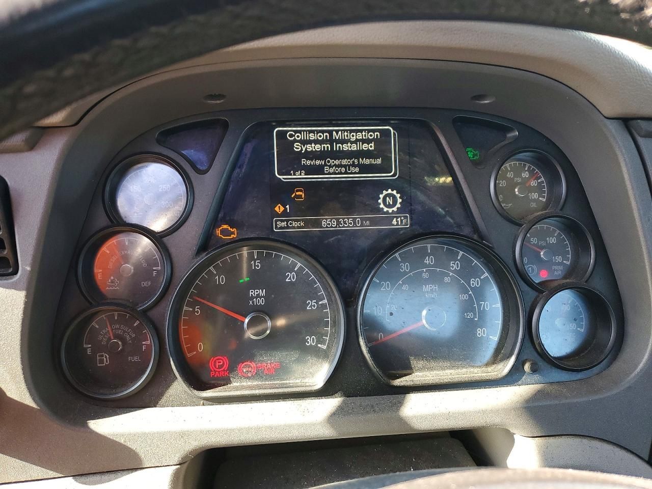 2016 Peterbilt 579 Semi Truck