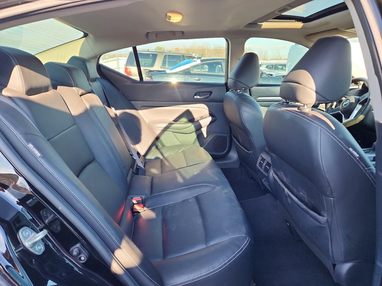 2021 Niss Altima Platinum