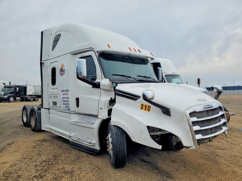 2018 Freightliner Cascadia 126 Semi Truck