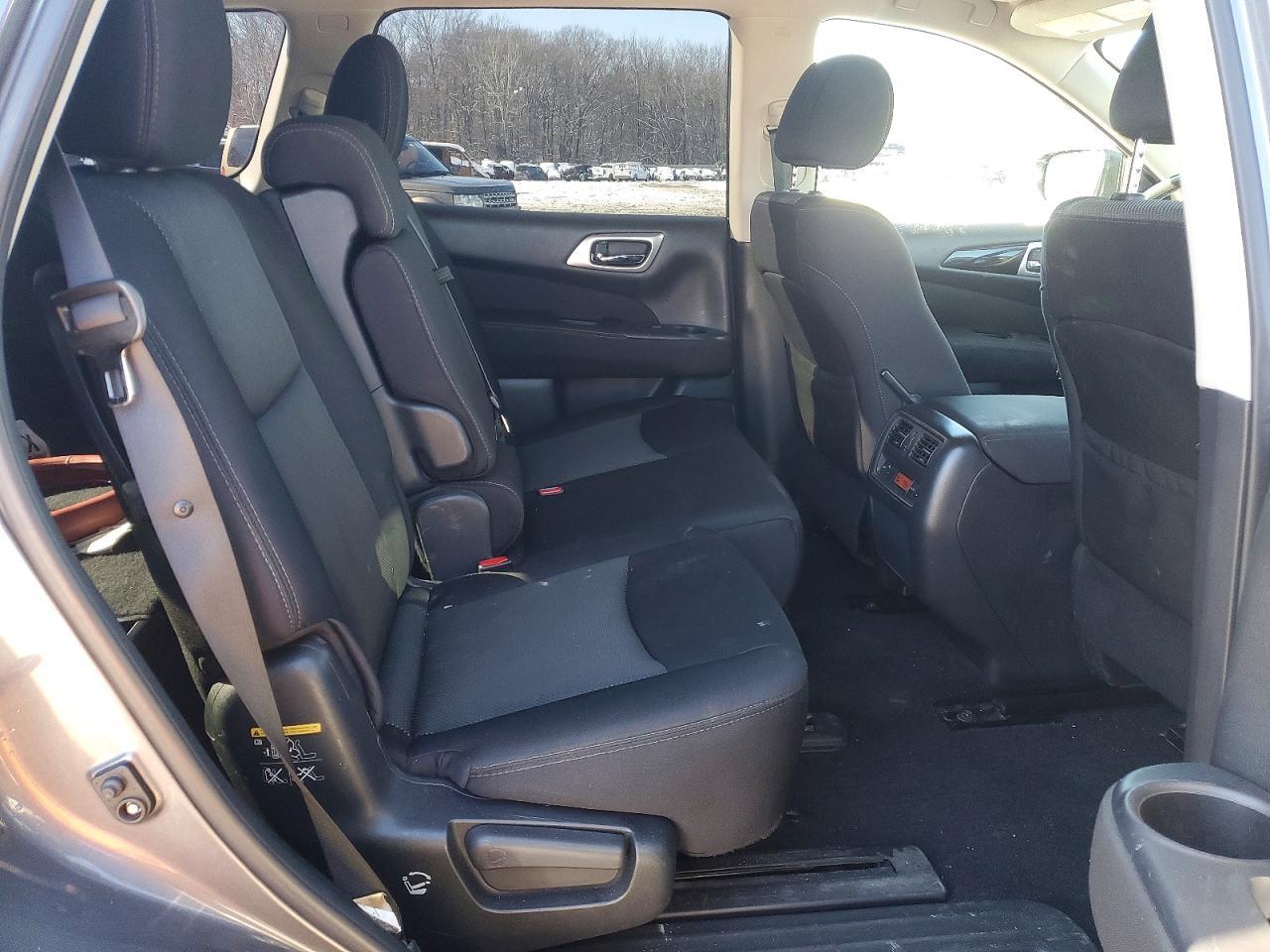 2017 Nissan Pathfinder s