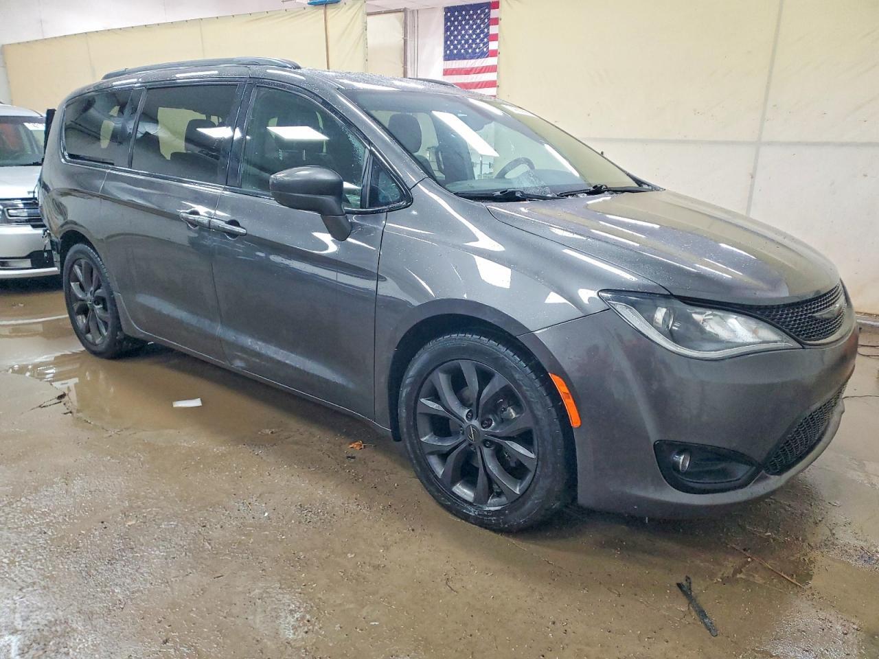 2018 Chrysler Pacifica Touring l