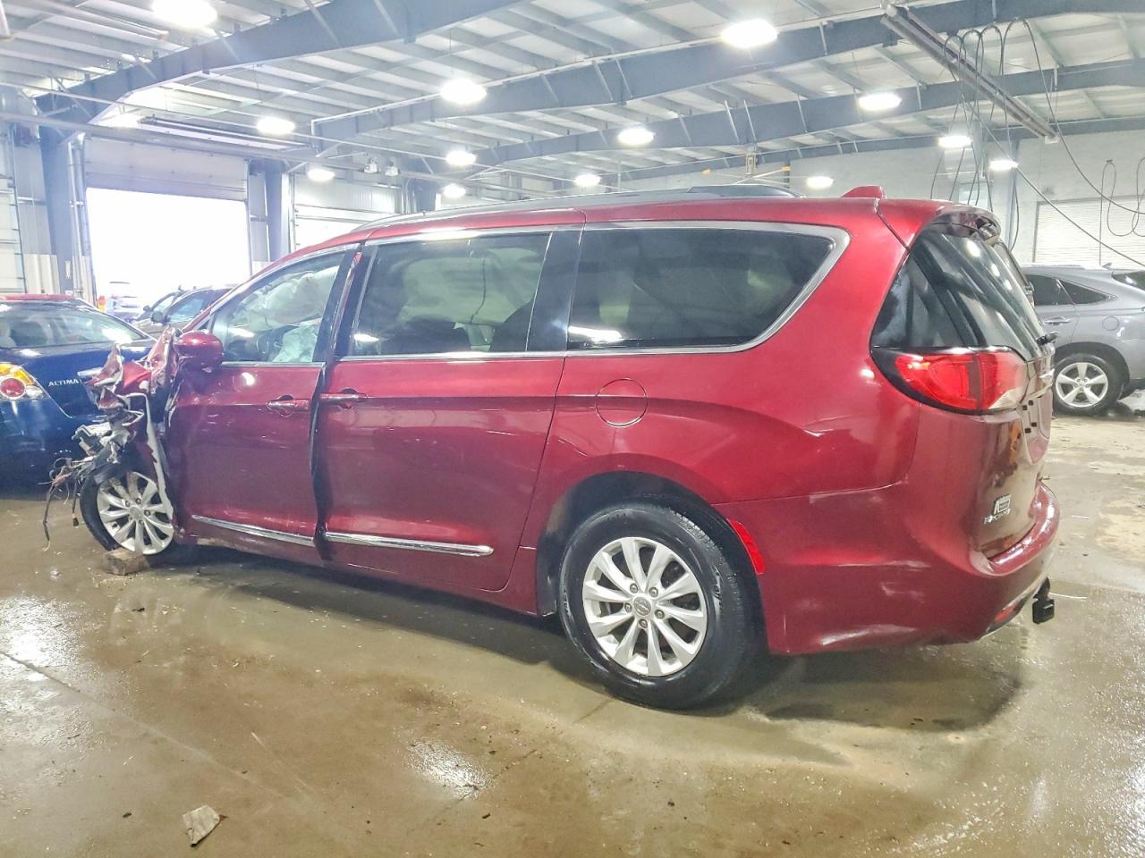 2017 Chrysler Pacifica Touring l