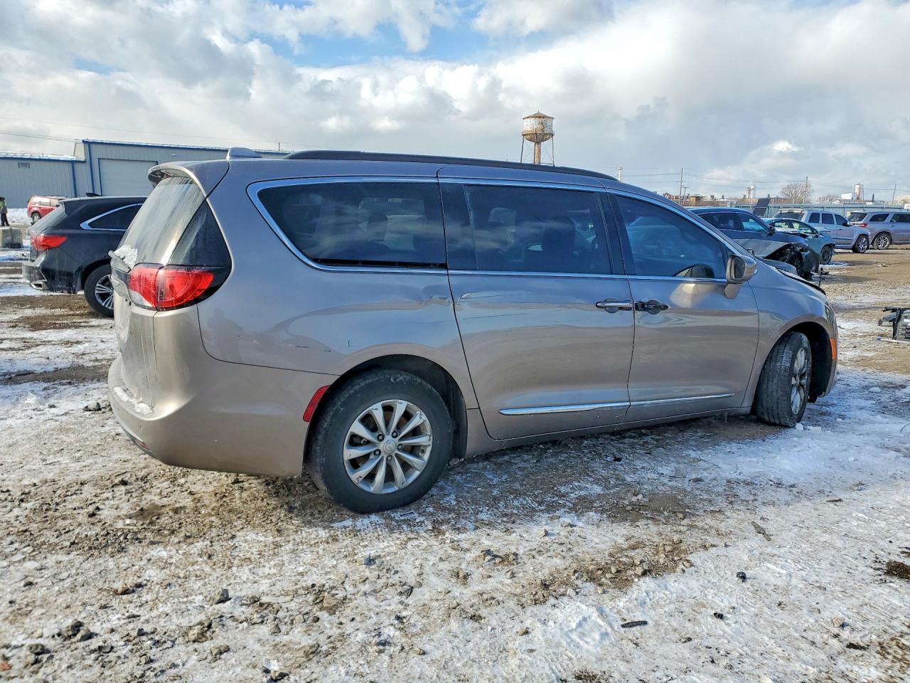 2017 Chrysler Pacifica Touring l