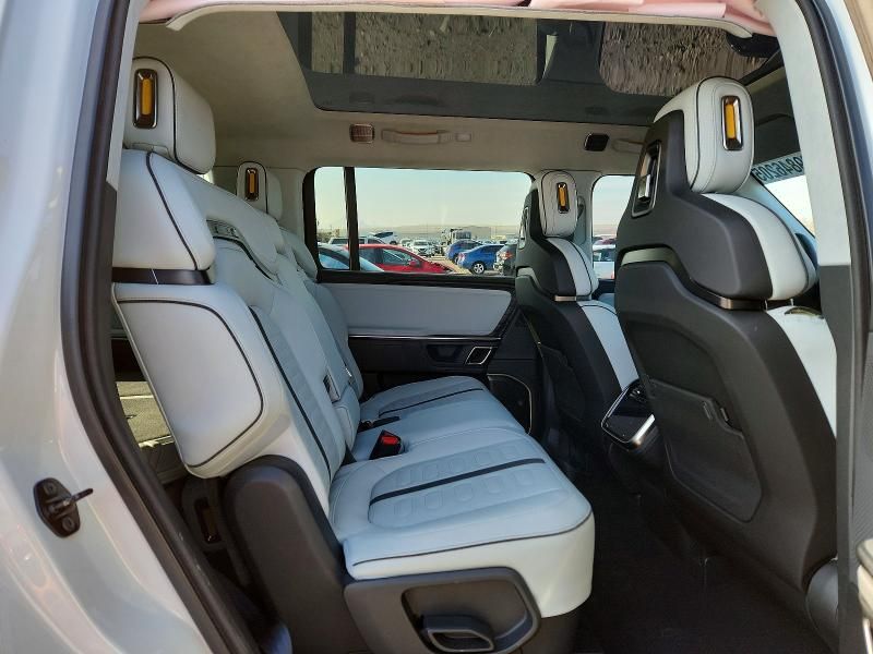 2024 Rivian R1S Adventure