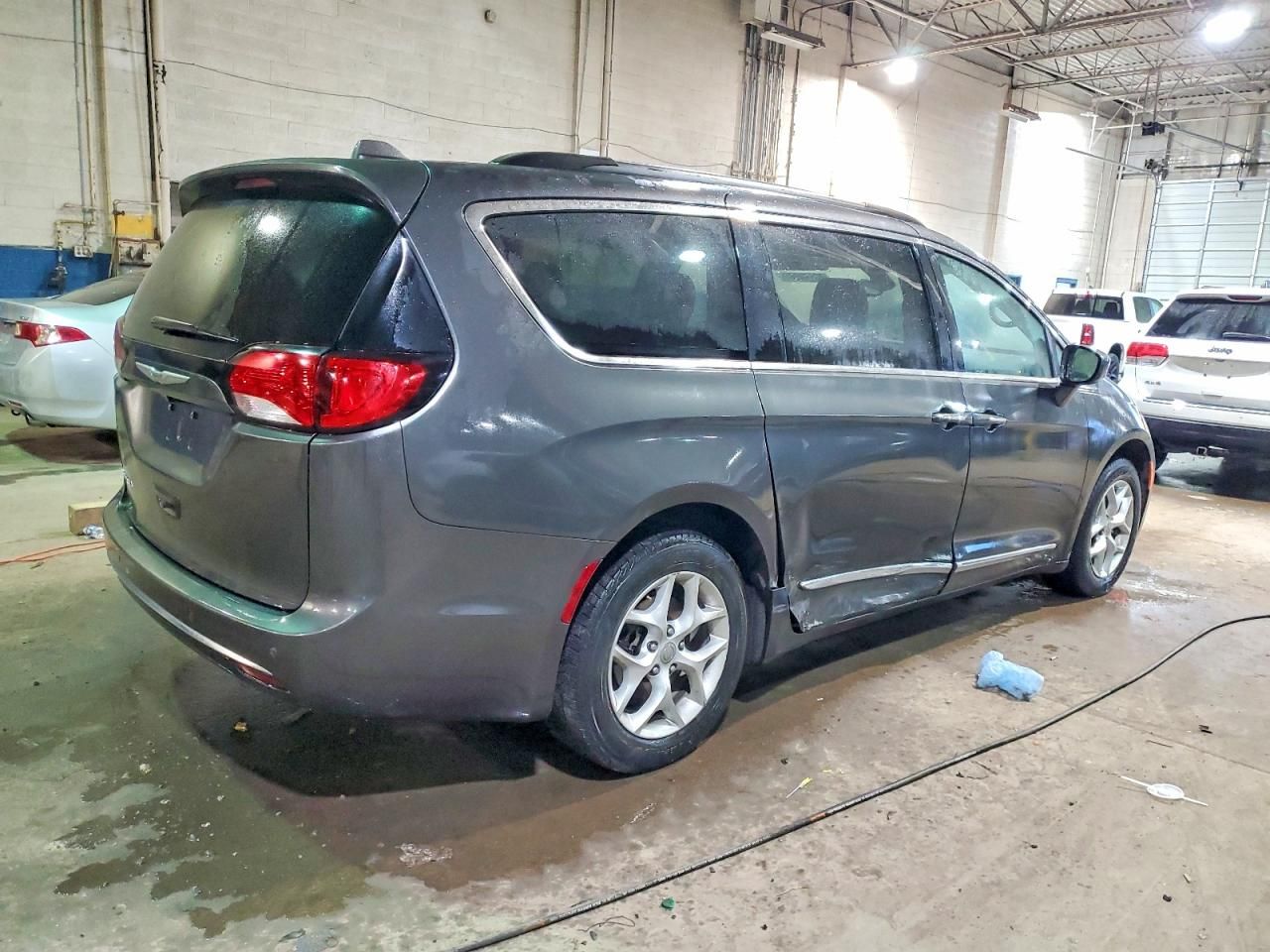 2017 Chrysler Pacifica Touring l