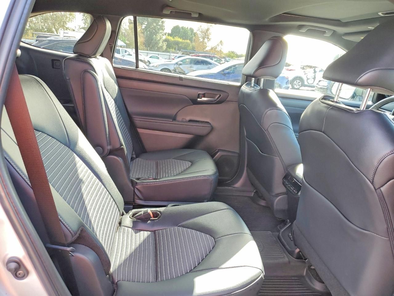 2025 Toyota Highlander le