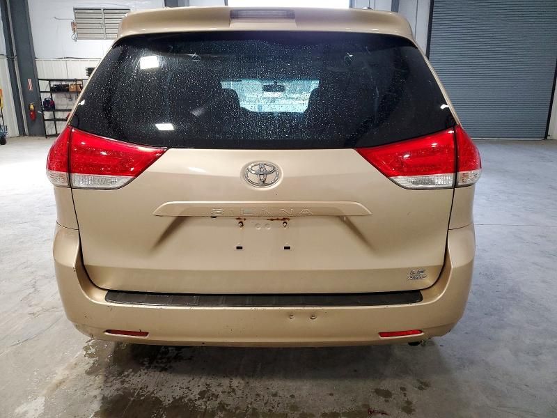 2011 Toyota Sienna le