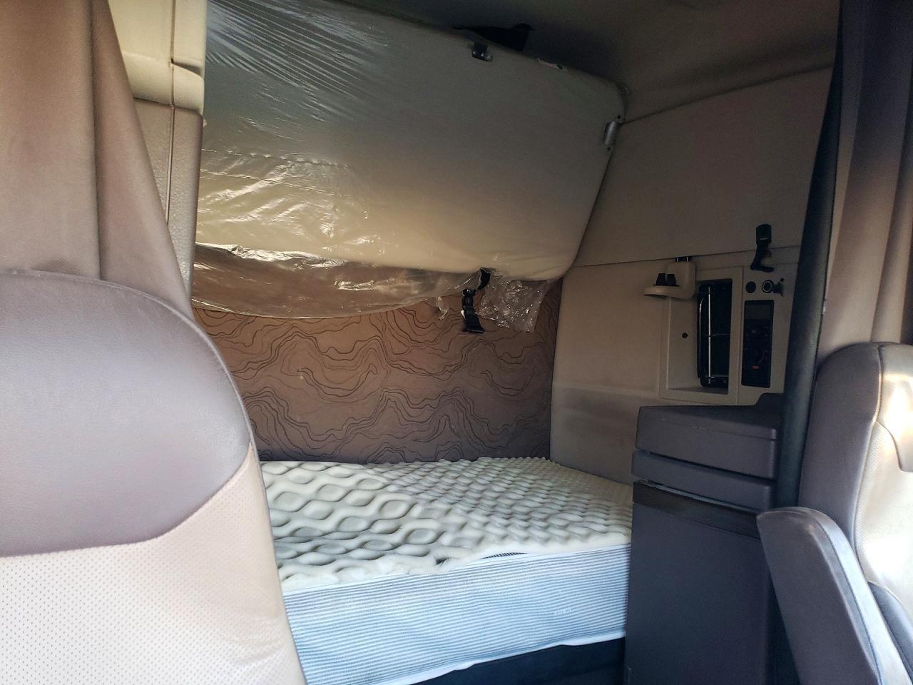 2018 Volvo VN VNL-Semi Truck